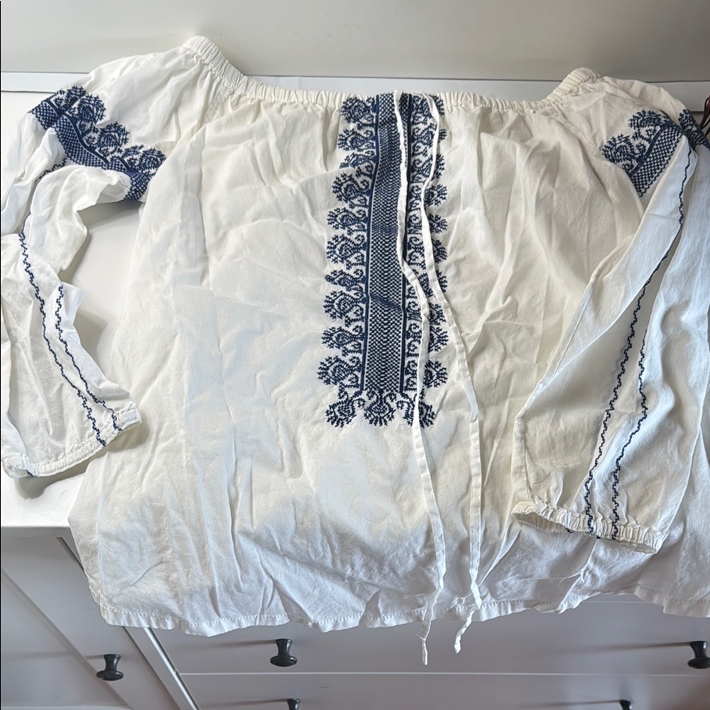 Madewell women’s XS Embroidered White and Blue off the shoulder Top